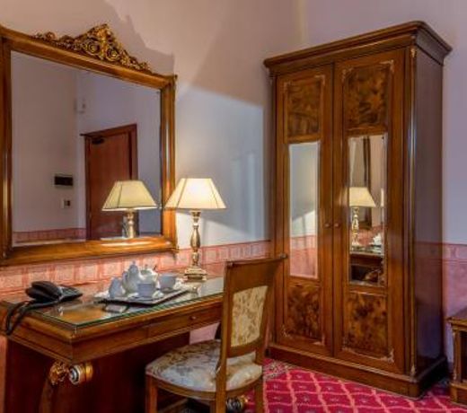 Alexios Luxury Hotel