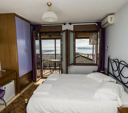 HOTEL AMFITHEA