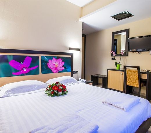 HOTEL AMFITHEA