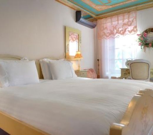 ARCHONTARIKI Historic Boutique Hotel