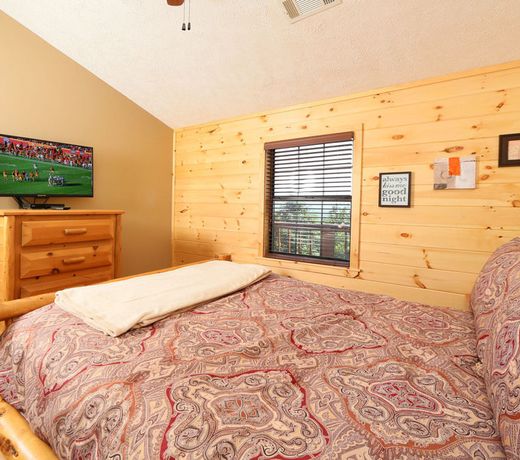 Smoky View on the Rocks 2 Br cabin by RedAwning