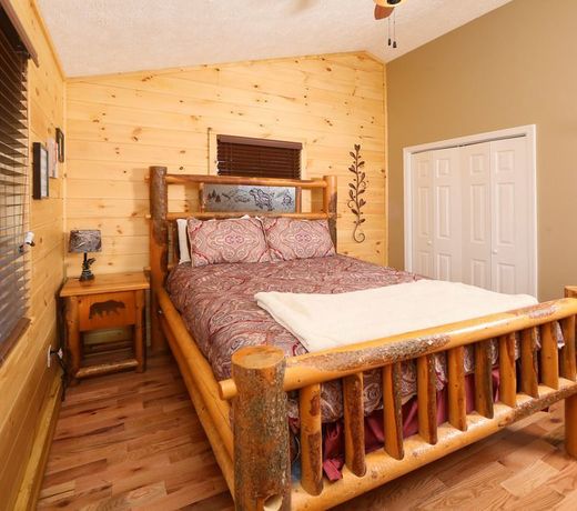 Smoky View on the Rocks 2 Br cabin by RedAwning