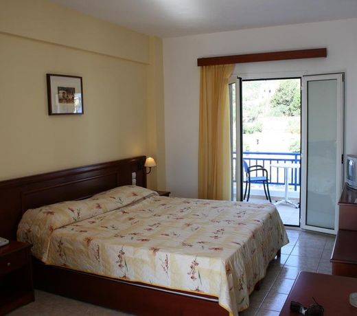 Venardos Hotel