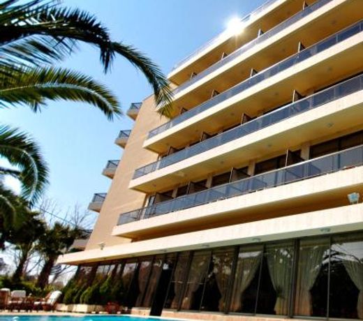Golden Sun Hotel