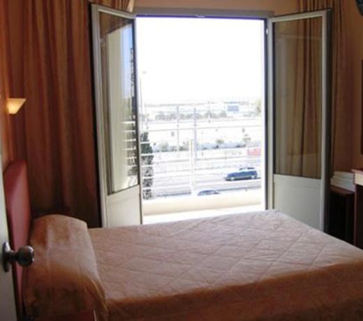 IKAROS Hotel