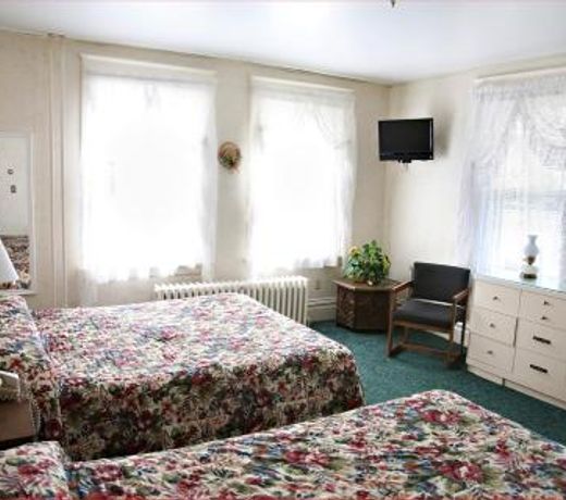Simmons Motel and Suites