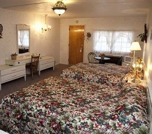 Simmons Motel and Suites