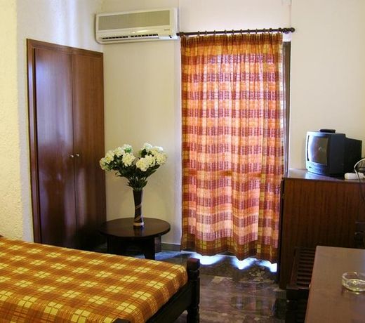 Karteros Hotel