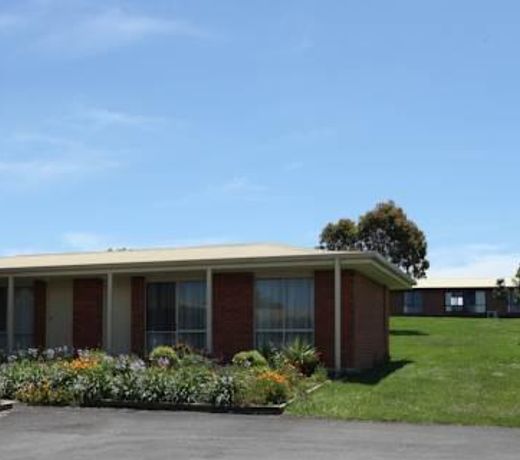 COUNTRY LIFE ACCOMMODATION