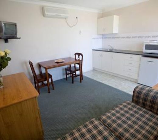 COUNTRY LIFE ACCOMMODATION