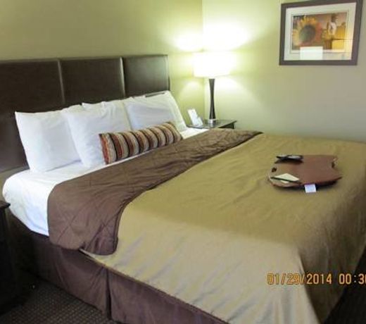 Parkwood Inn & Suites