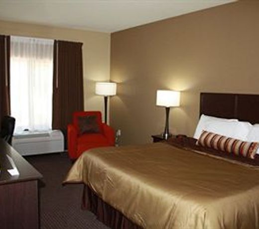 Parkwood Inn & Suites
