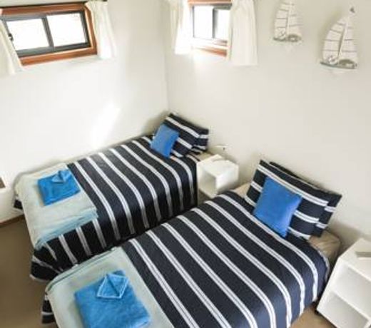 Larus Waterfront Cottage