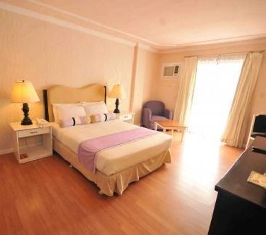 Queen Margarette Hotel Downtown