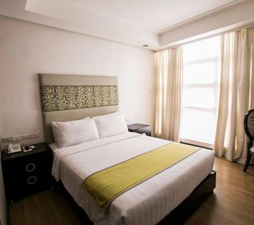 Queen Margarette Hotel Downtown