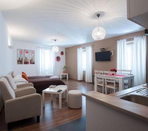 Rooms & Apartments 72