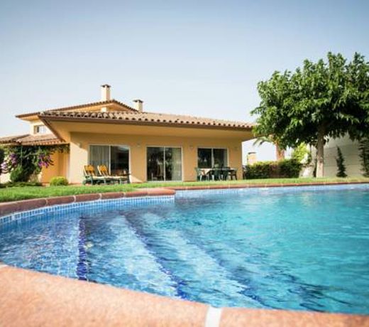 Modern Villa in les Corts with Pool