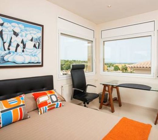 Modern Villa in les Corts with Pool