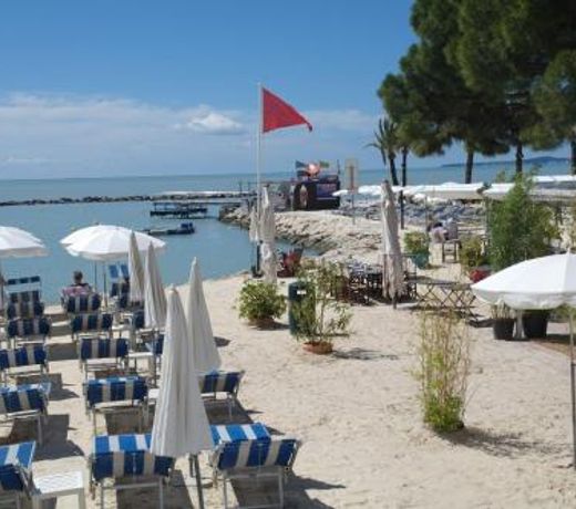 Villa Soraya , quiet location with big garden near beach and old town of NICE