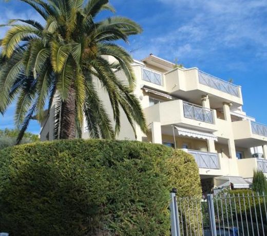 Villa Soraya , quiet location with big garden near beach and old town of NICE