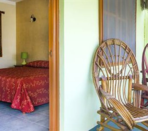 Esduma La Iguana Hotel