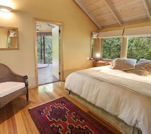 Woodlands rainforest retreat
