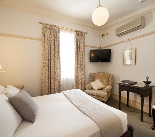 Cobb & Co Court Boutique Hotel