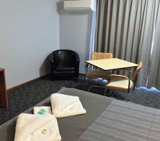 Town & Country Motor Inn