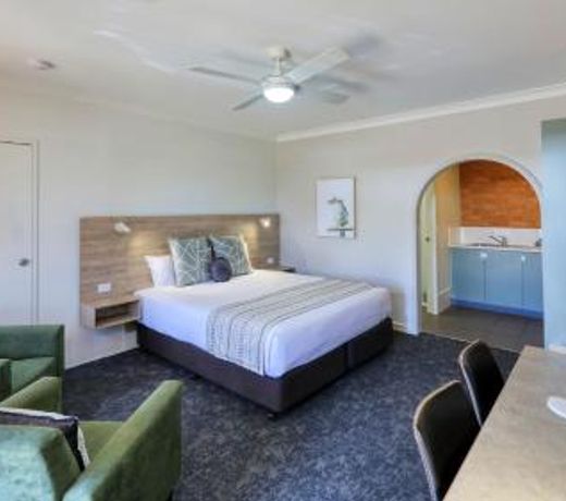 Hamilton Henry Parkes Motor Inn