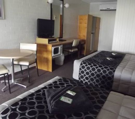 Country Roads Motor Inn