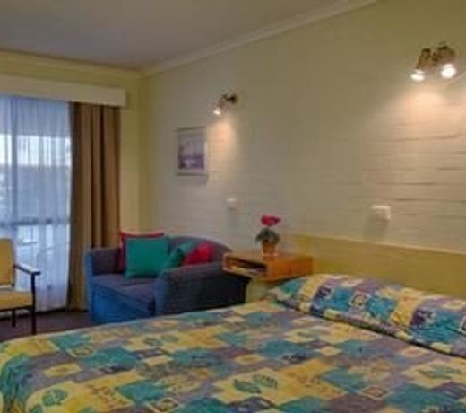 Country Roads Motor Inn