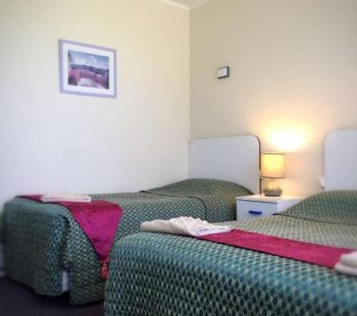 Silver Oaks Motel
