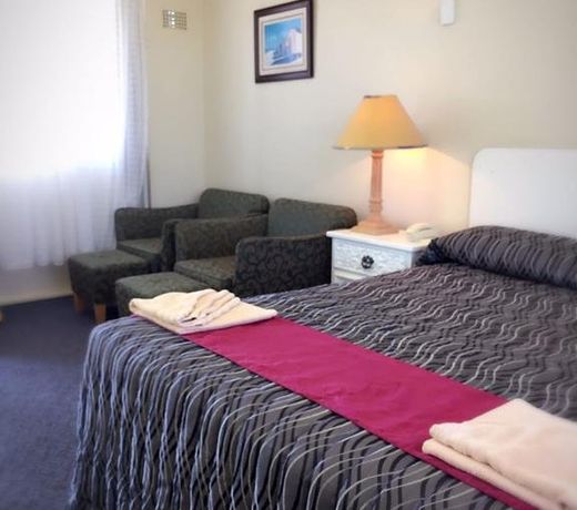 Silver Oaks Motel
