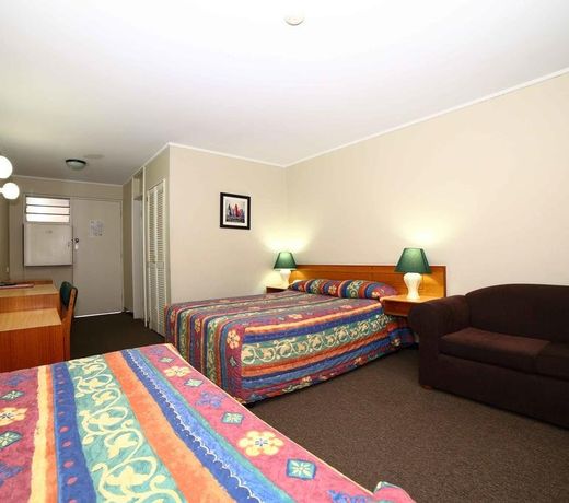 Country Gardens Motel
