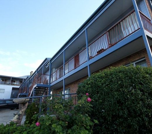 Heritage House Motel & Units