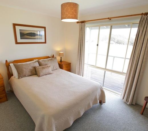 Mystery Bay Cottages