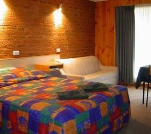 Country Roads Motor Inn