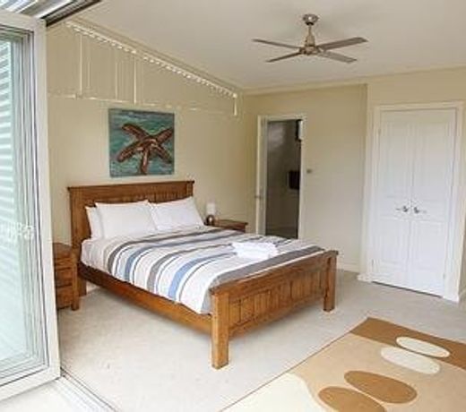 Crescent Head Spa Villa
