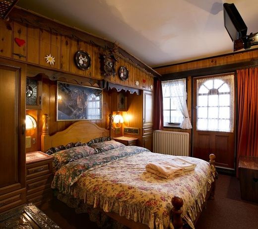 Karelia Alpine Lodge