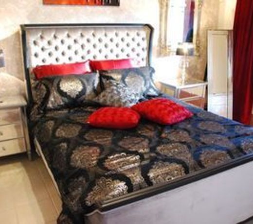 Must Love Dogs B&B & Self Contained Cottage