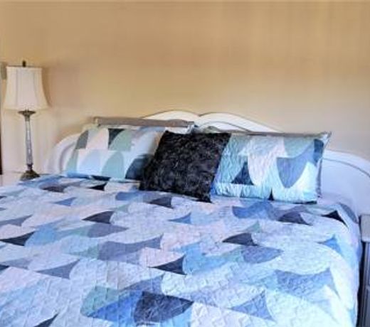 Must Love Dogs B&B & Self Contained Cottage