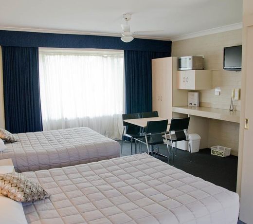 Baybrook Motor Inn