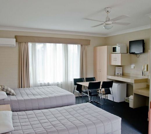 Baybrook Motor Inn