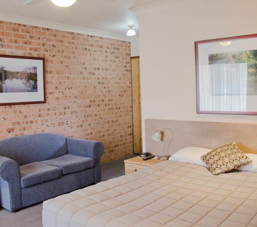 Baybrook Motor Inn
