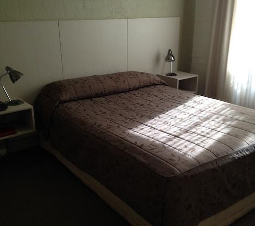 Francis Phillip Motor Inn and The Lodge