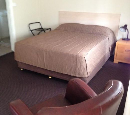 Francis Phillip Motor Inn and The Lodge