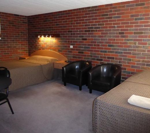 Town House Motor Inn