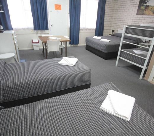 Binalong Motel
