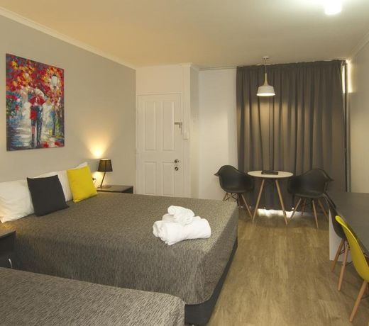Glenmore Palms Motel