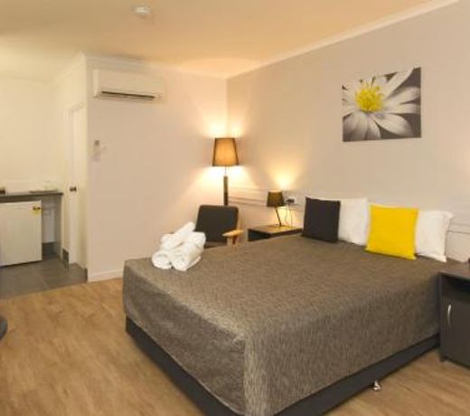 Glenmore Palms Motel